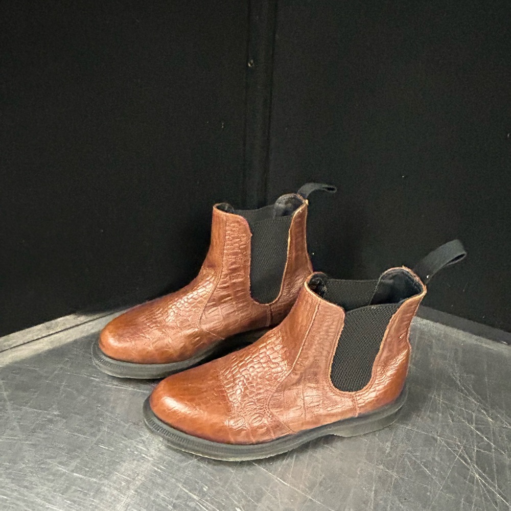 Doc Marten Chelsea Gators Size 7 Women